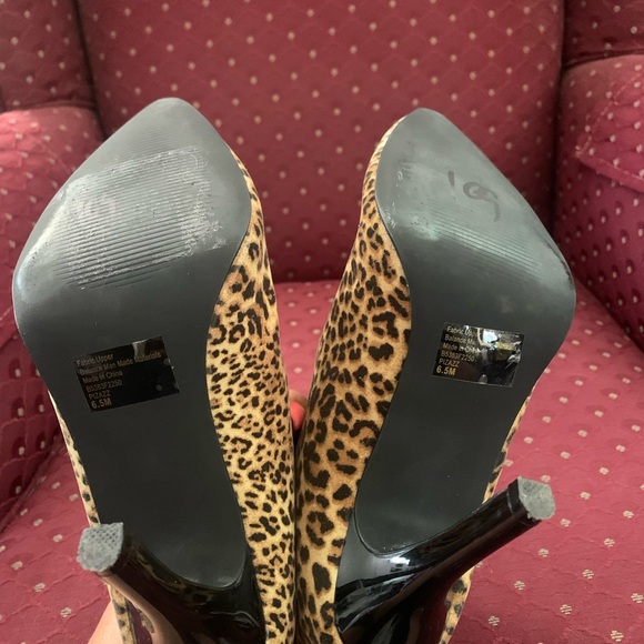 Carlos by Carlos Santana Women's Pizazz - Leopard Heeled Bootie - 6.5 M - Picture 6 of 8